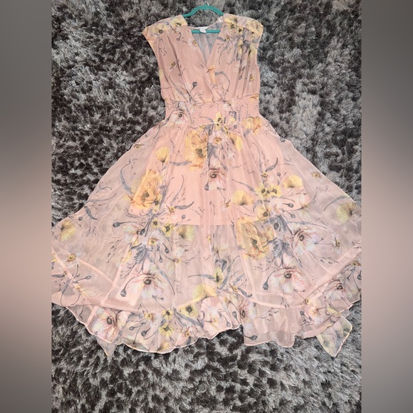 H&M Dresses & Skirts - H&M Flowy Floral Dress